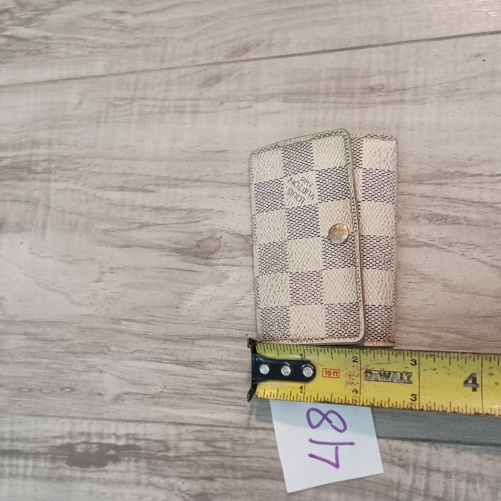 Authentic Louis Vuitton Cream White Damier 6 Key Case Holder - Picture 11 of 11